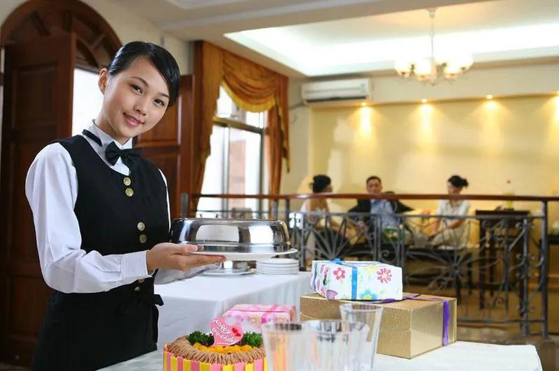 新加坡：豪華五zui酒店餐飲服務(wù)生！